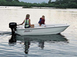 Family boating picture